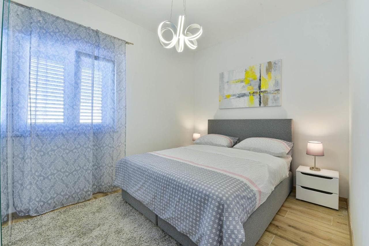 Family Friendly Apartments With A Swimming Pool Zadar - 18098 Exterior photo