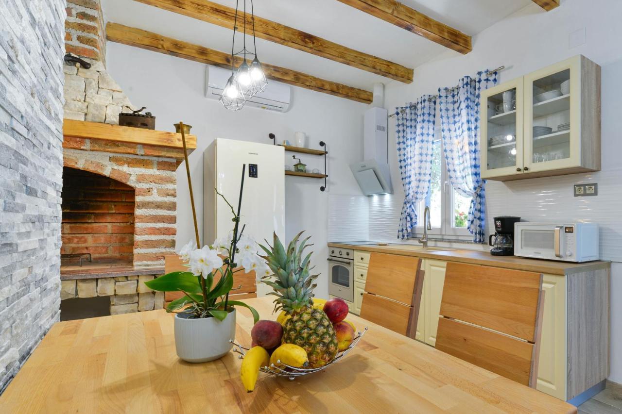 Family Friendly Apartments With A Swimming Pool Zadar - 18098 Exterior photo